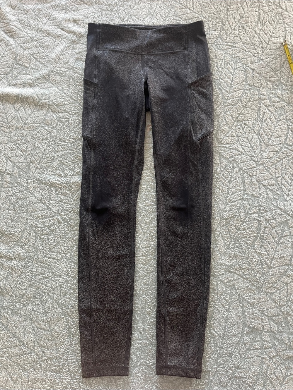 Lululemon High-Rise Speckle Shine Leggings Size 4 Black Metallic Side Pockets